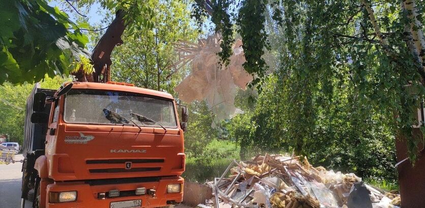 Незаконные фудтрак и ларек демонтировали в центре Нижнего Новгорода - фото 1