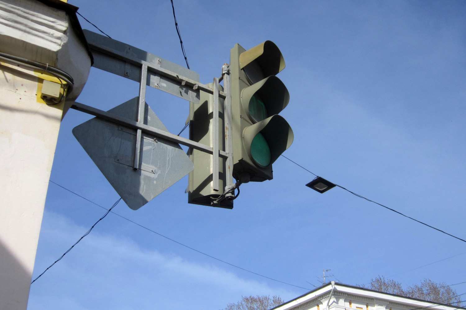 Светофор установили на нерегулируемом переходе у парка 1 Мая в Нижнем Новгороде