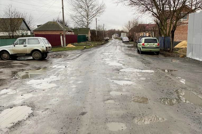В Родионово-Несветайской отремонтируют две дороги за 39,4 млн рублей - фото 1