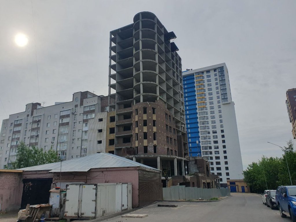 Одобрен снос самовольно построенной заброшенной 14-этажки в Нижнем Новгороде - фото 1