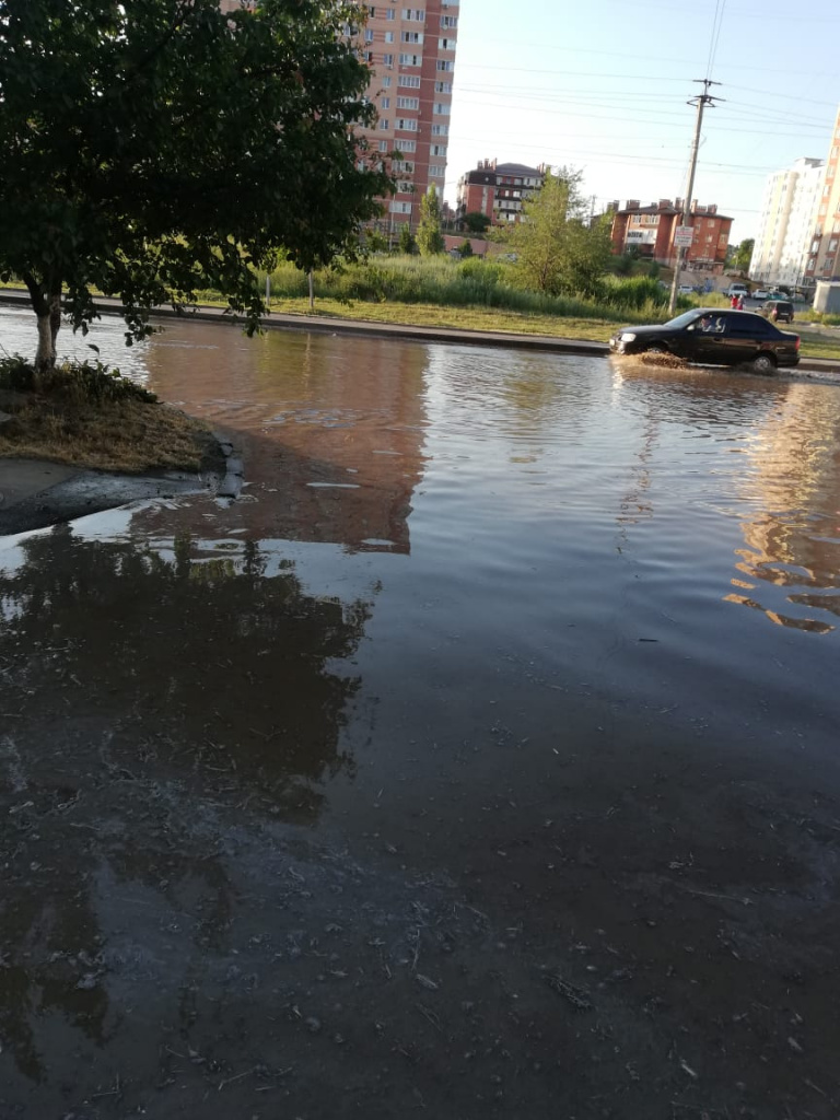 Стало известно, когда устранят аварию на водоводе по улице Орбитальная в Ростове - фото 1