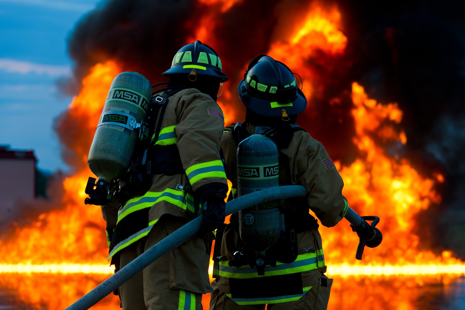 Спасатели ликвидировали пожар на каучуковом заводе в Воронеже 5 мая - фото 1