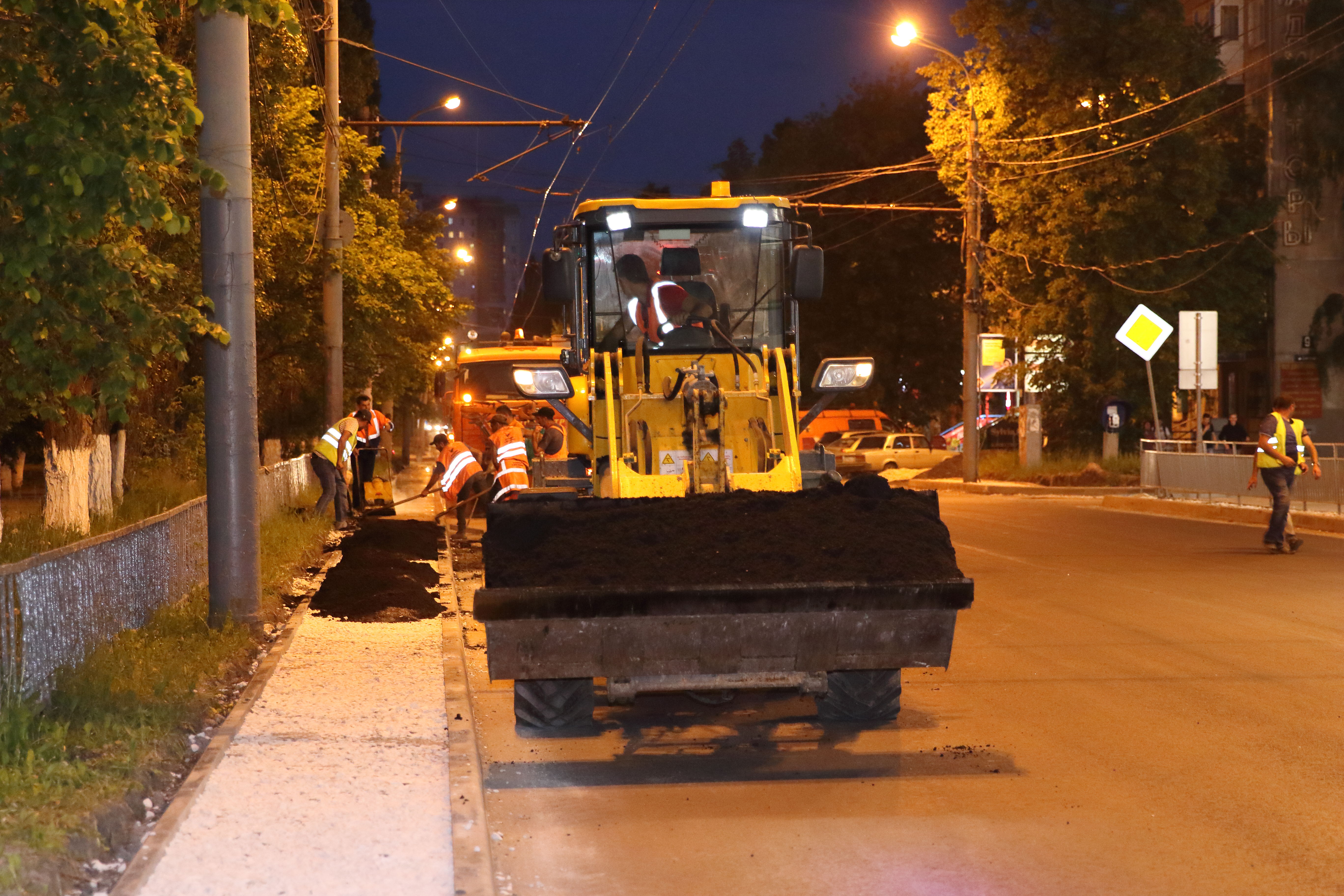 Депутаты и заместитель мэра Нижнего Новгорода проверили качество ремонта дороги на улице Дьяконова  - фото 1