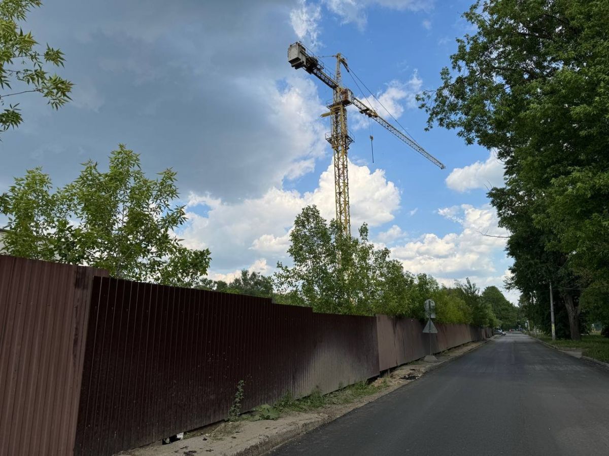 Десятилетний недострой на Гончарова снесли в Нижнем Новгороде  - фото 1