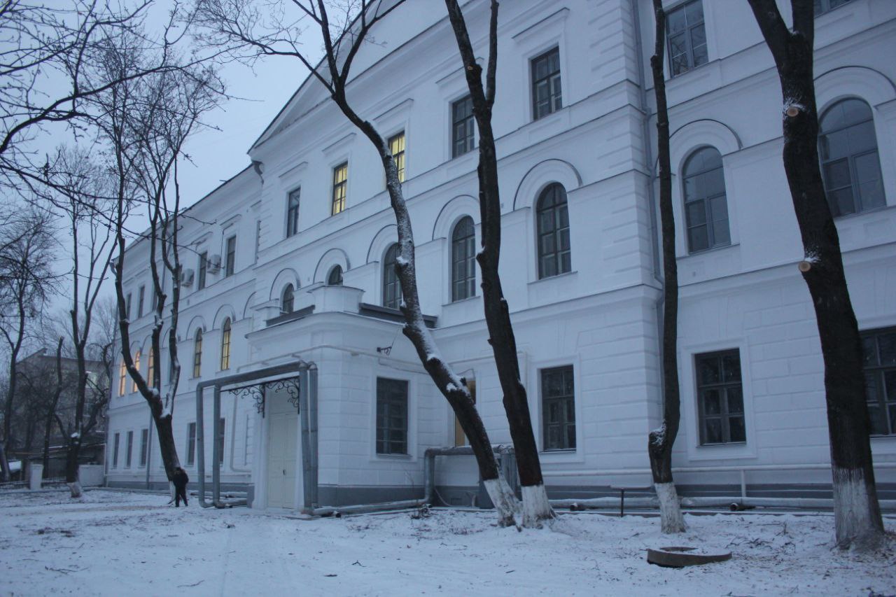 Территорию НГТУ благоустроили на Верхневолжской набережной в Нижнем Новгороде  - фото 1